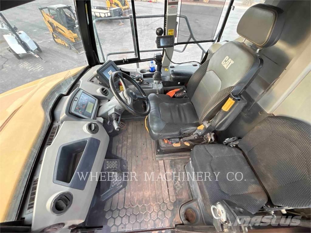 CAT 745 TG ساحبات مفصلية