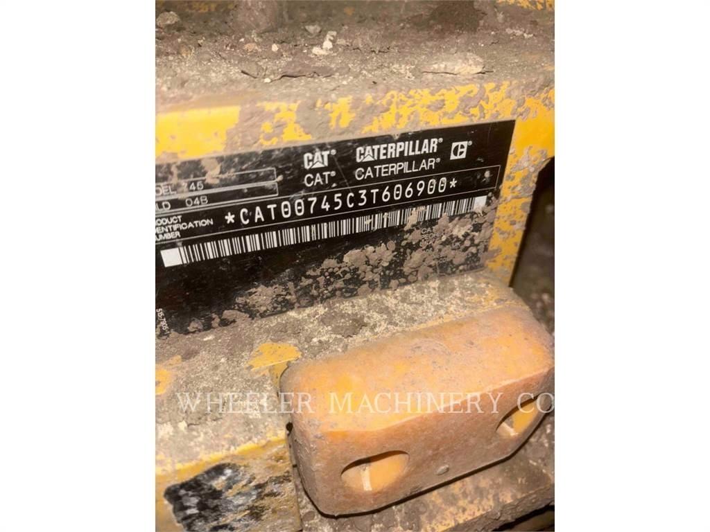 CAT 745 TG ساحبات مفصلية