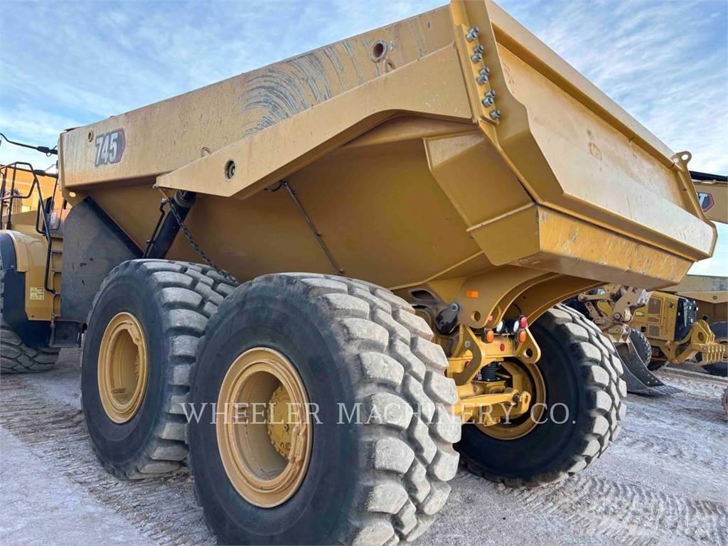 CAT 745 TG ساحبات مفصلية