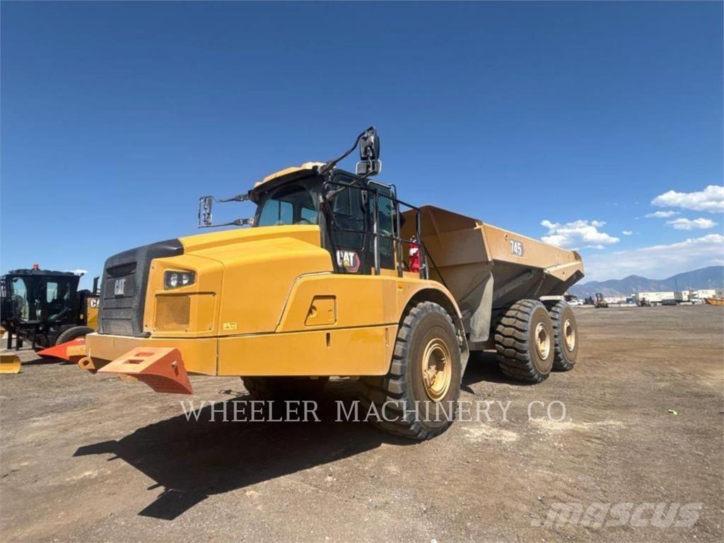 CAT 745 TG ساحبات مفصلية
