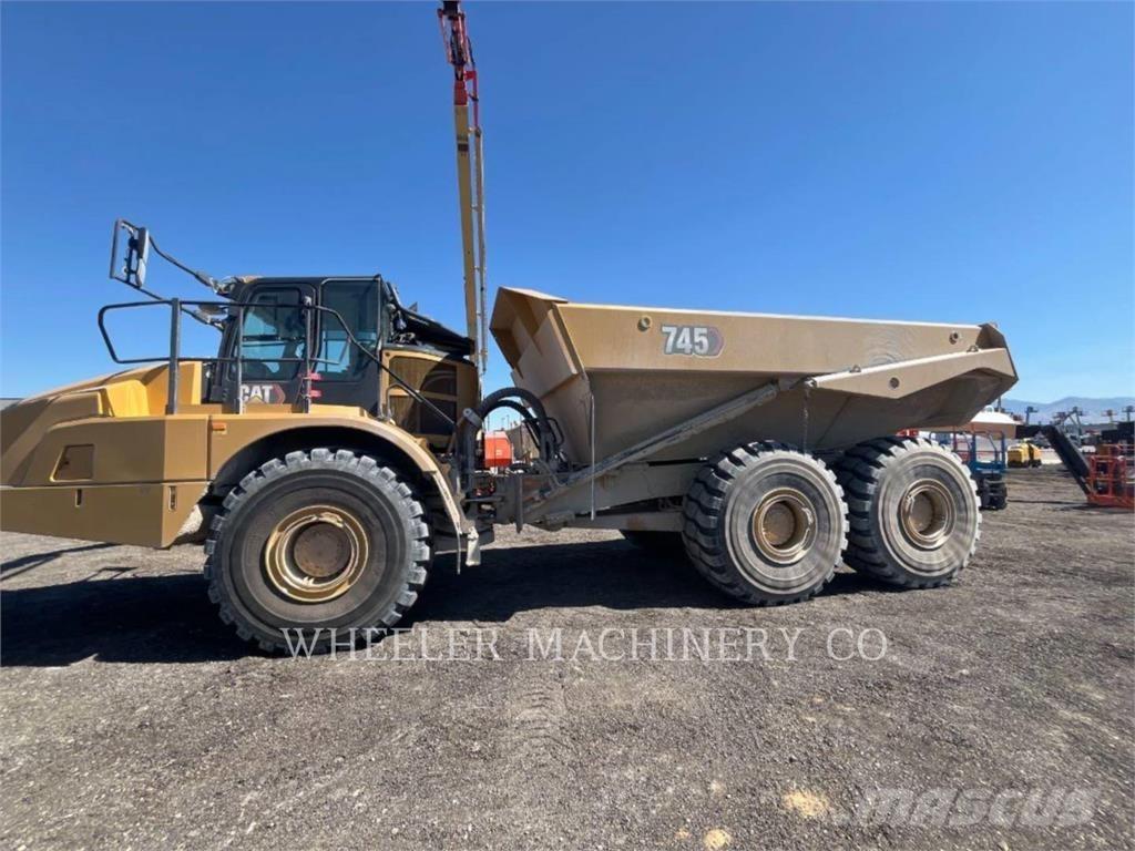 CAT 745 TG ساحبات مفصلية