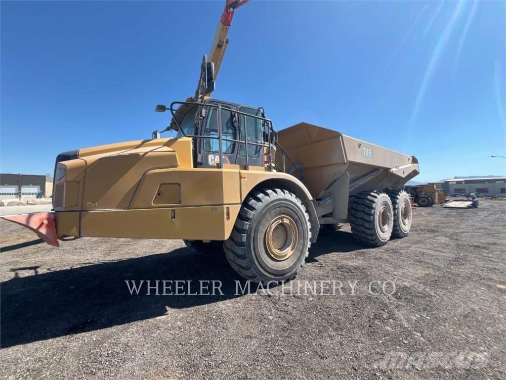 CAT 745 TG ساحبات مفصلية