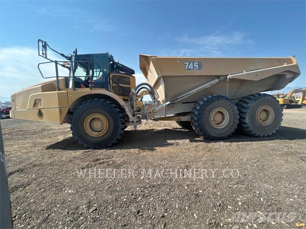 CAT 745 TG ساحبات مفصلية