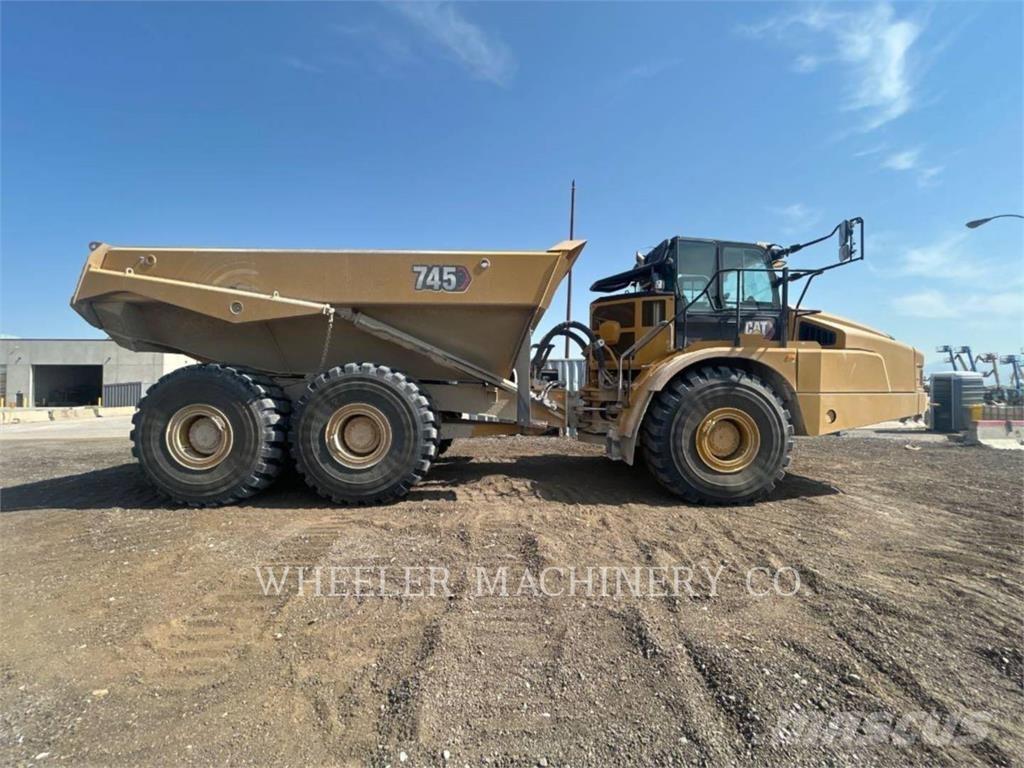 CAT 745 TG ساحبات مفصلية