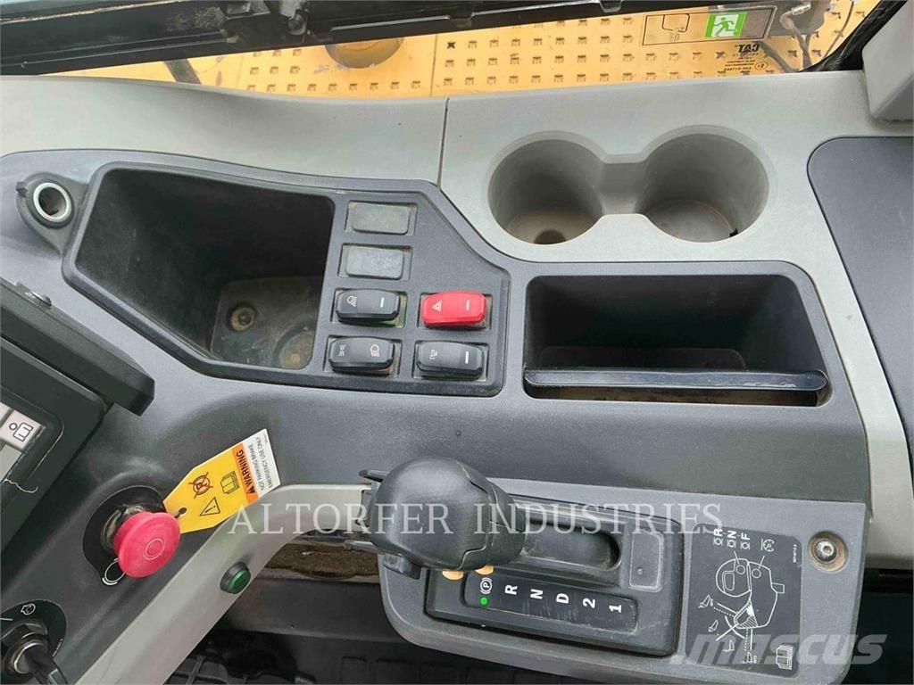 CAT 74504 ساحبات مفصلية