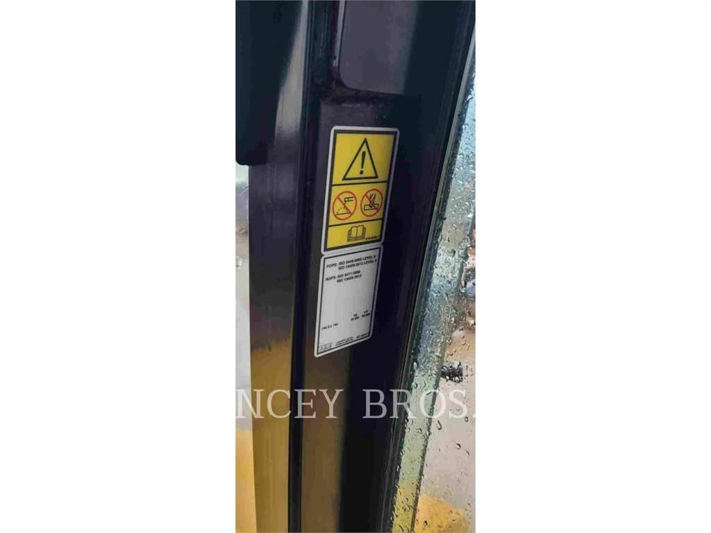 CAT 74504 ساحبات مفصلية