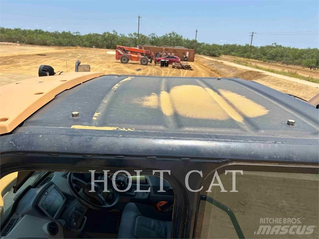 CAT 74504 ساحبات مفصلية