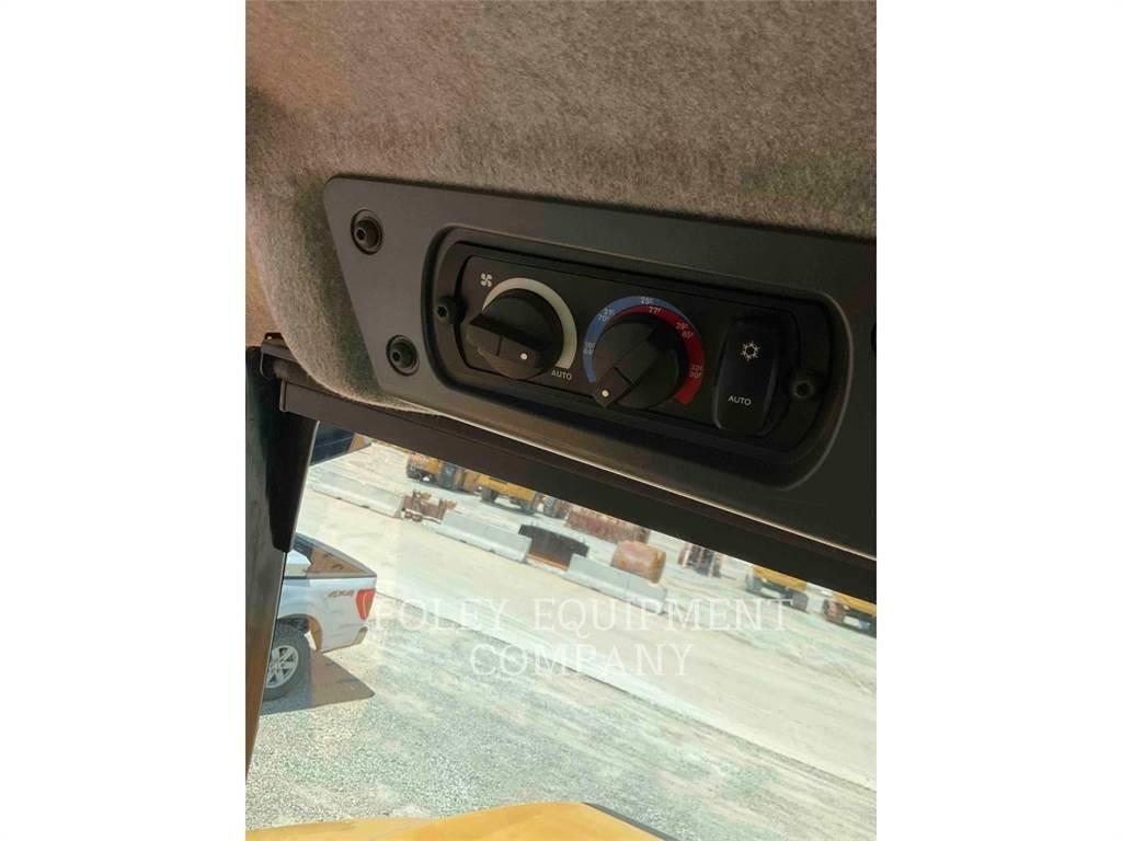 CAT 74504 ساحبات مفصلية
