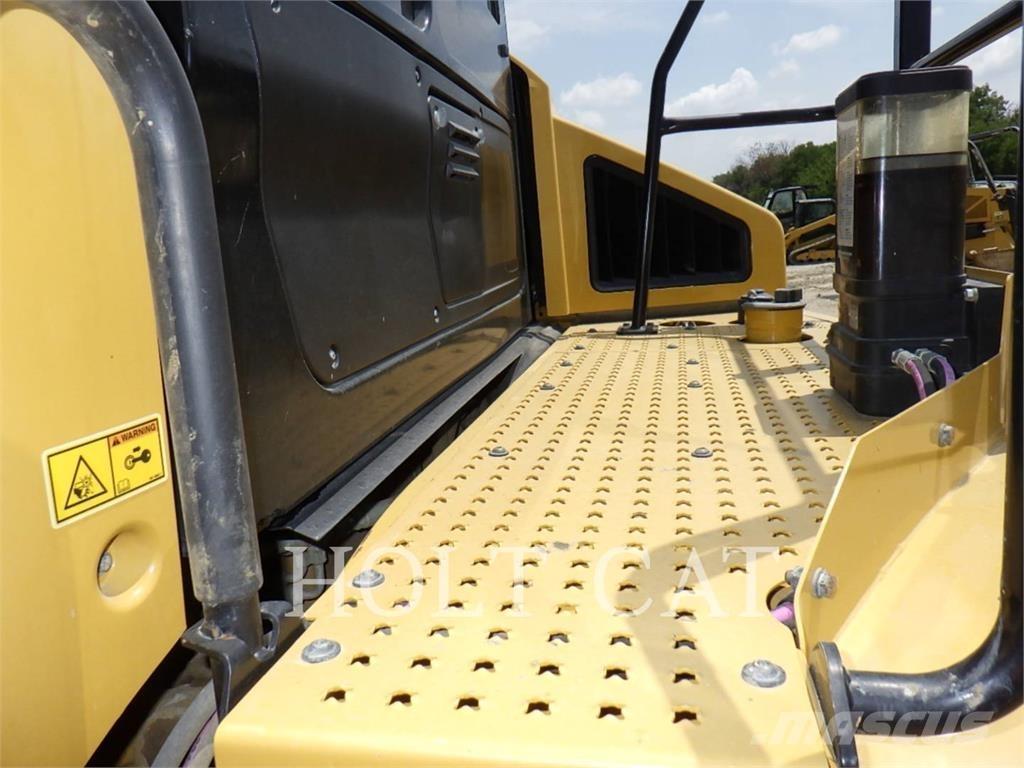 CAT 74504 ساحبات مفصلية