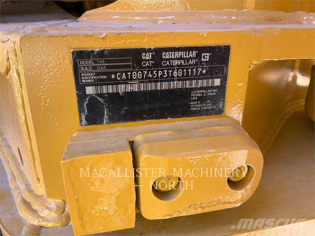 CAT 74504 ساحبات مفصلية