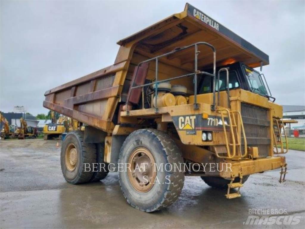 CAT 771D ساحبات مفصلية