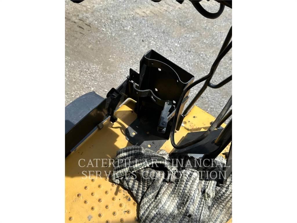 CAT 772G ساحبات مفصلية