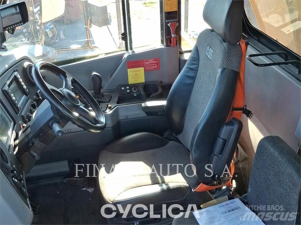 CAT 772G ساحبات مفصلية