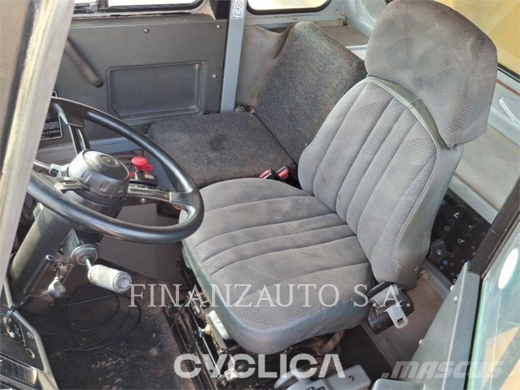 CAT 773E ساحبات مفصلية