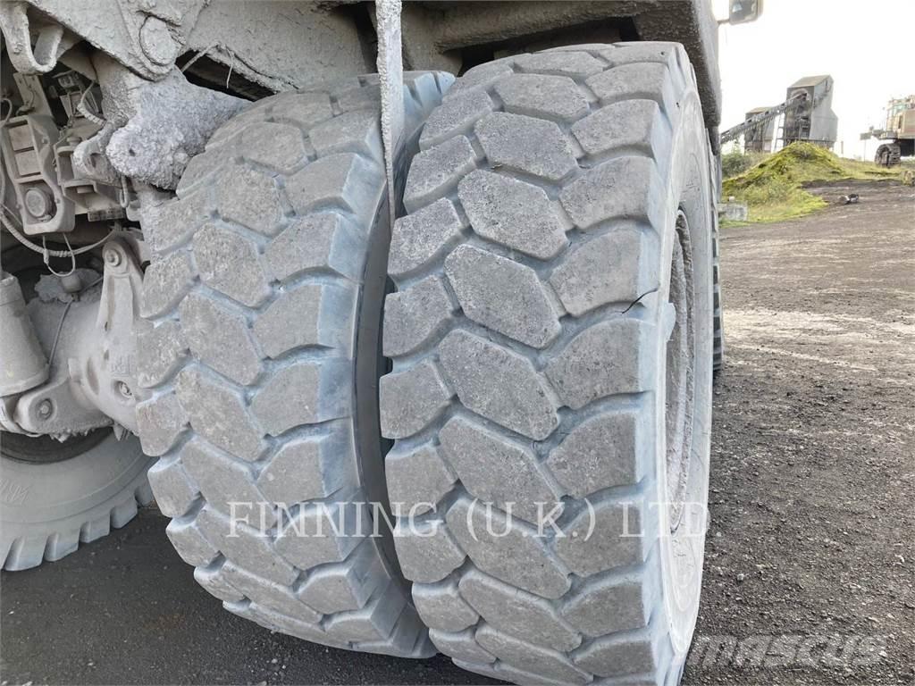 CAT 775D ساحبات مفصلية