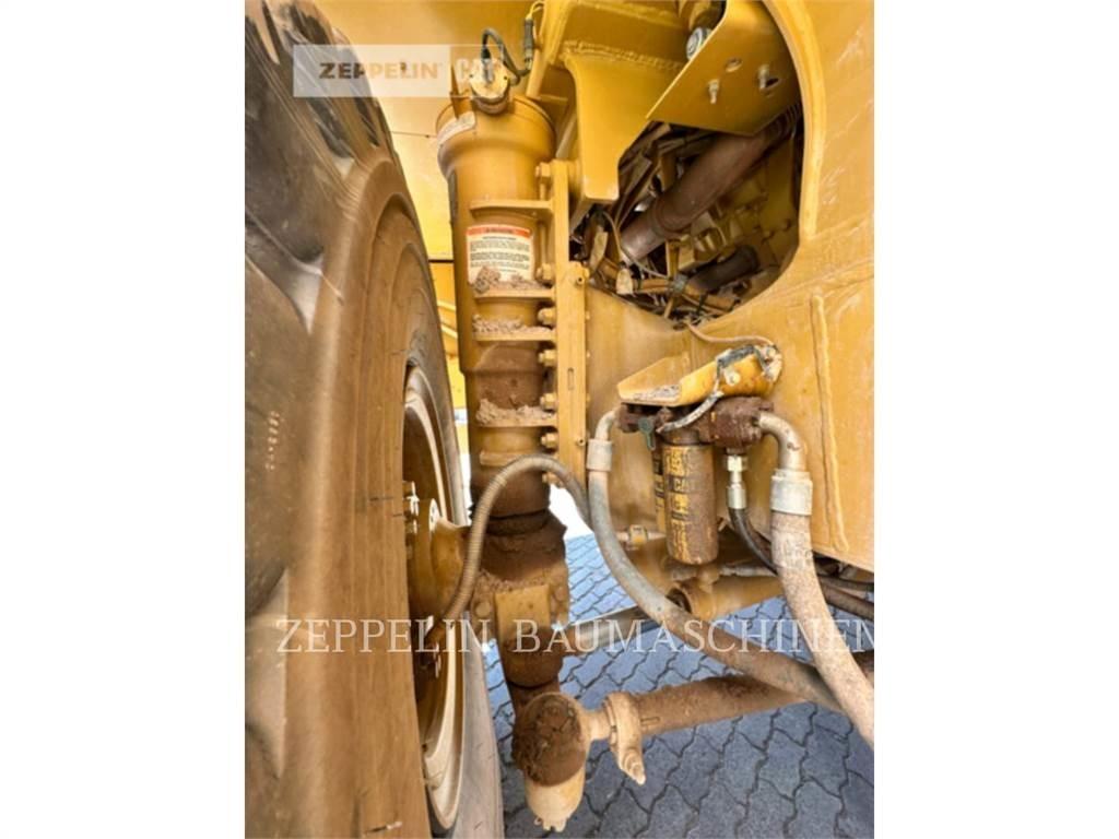 CAT 775E ساحبات مفصلية