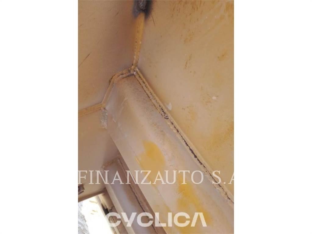 CAT 775E ساحبات مفصلية