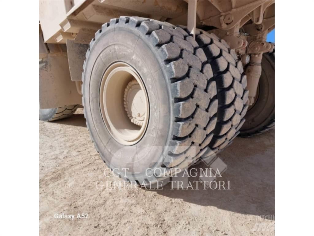 CAT 775F ساحبات مفصلية