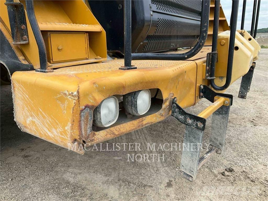 CAT 775F ساحبات مفصلية
