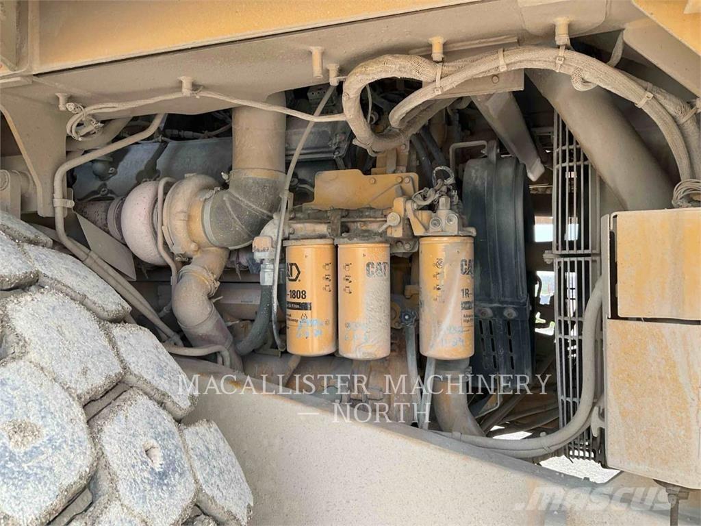 CAT 775F ساحبات مفصلية