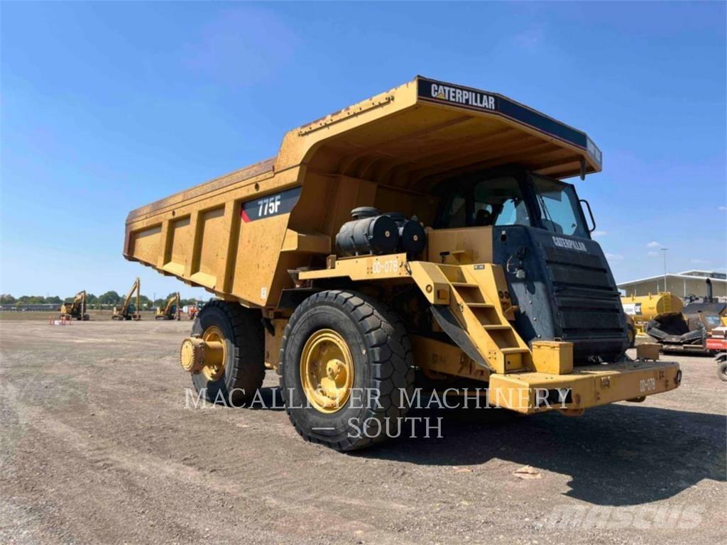 CAT 775F ساحبات مفصلية