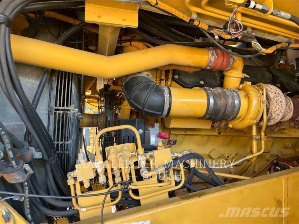 CAT 775F ساحبات مفصلية