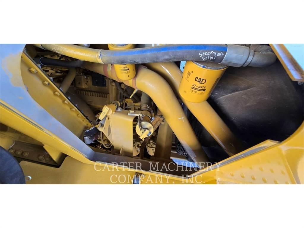 CAT 775F RBLD ساحبات مفصلية