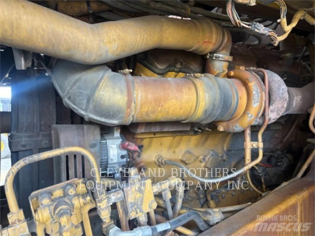CAT 775F WW صهاريج مياه
