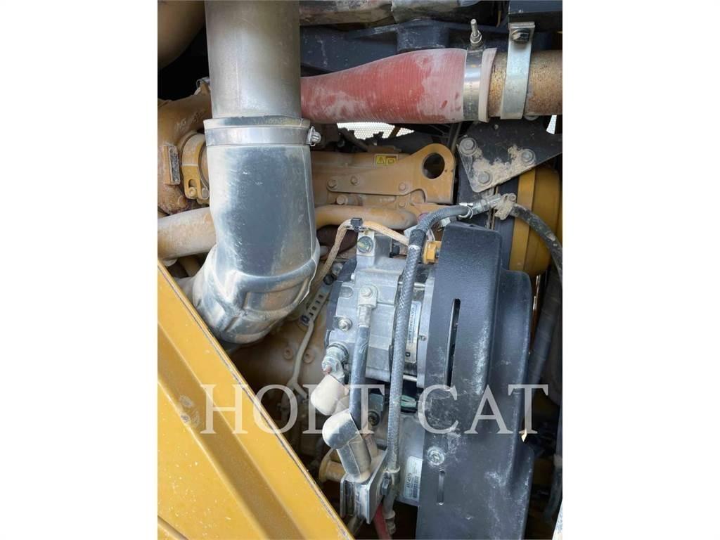CAT 815 ضاغطات التربة