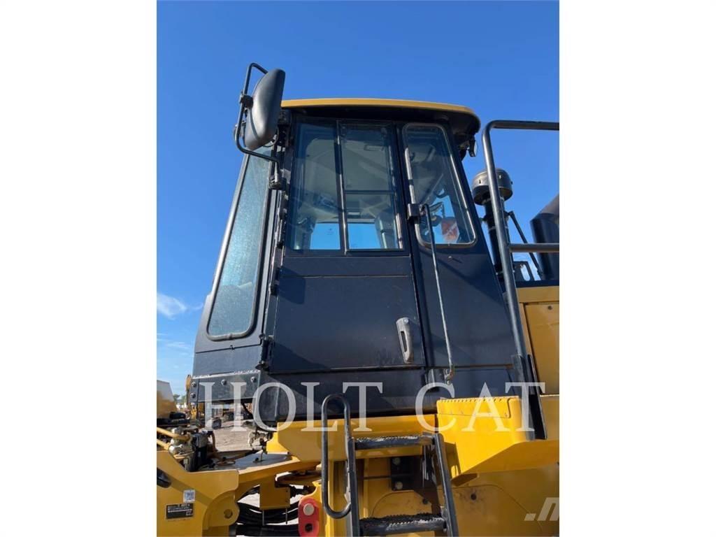 CAT 815 ضاغطات التربة