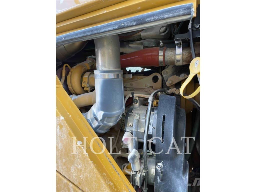 CAT 815 ضاغطات التربة
