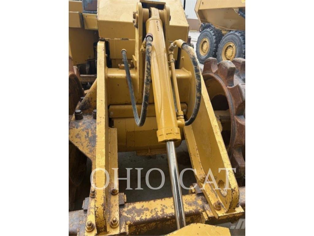 CAT 815F2 ضاغطات التربة