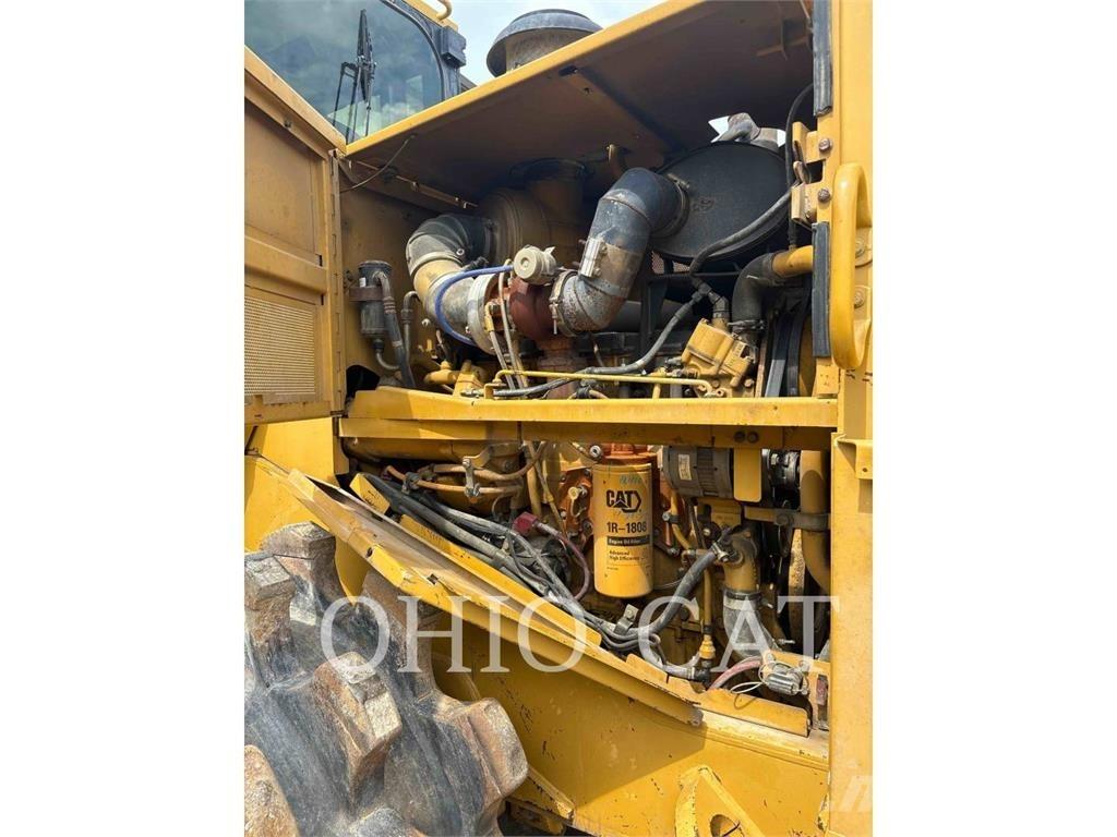CAT 815F2 ضاغطات التربة