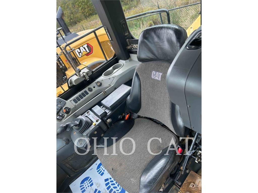 CAT 815K بلدوزرات بعجلات