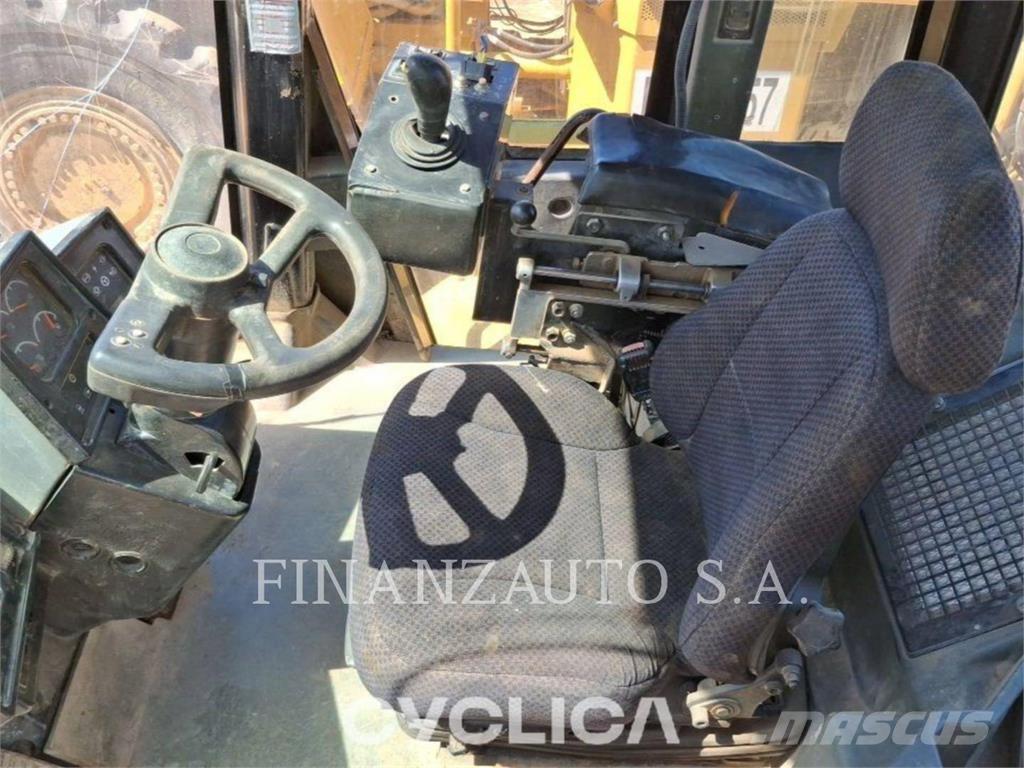 CAT 824H بلدوزرات مجنزرة