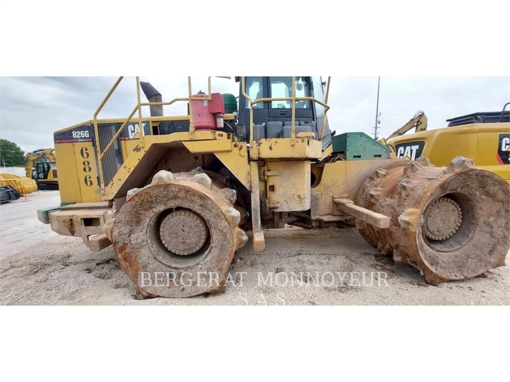 CAT 826G II بلدوزرات بعجلات