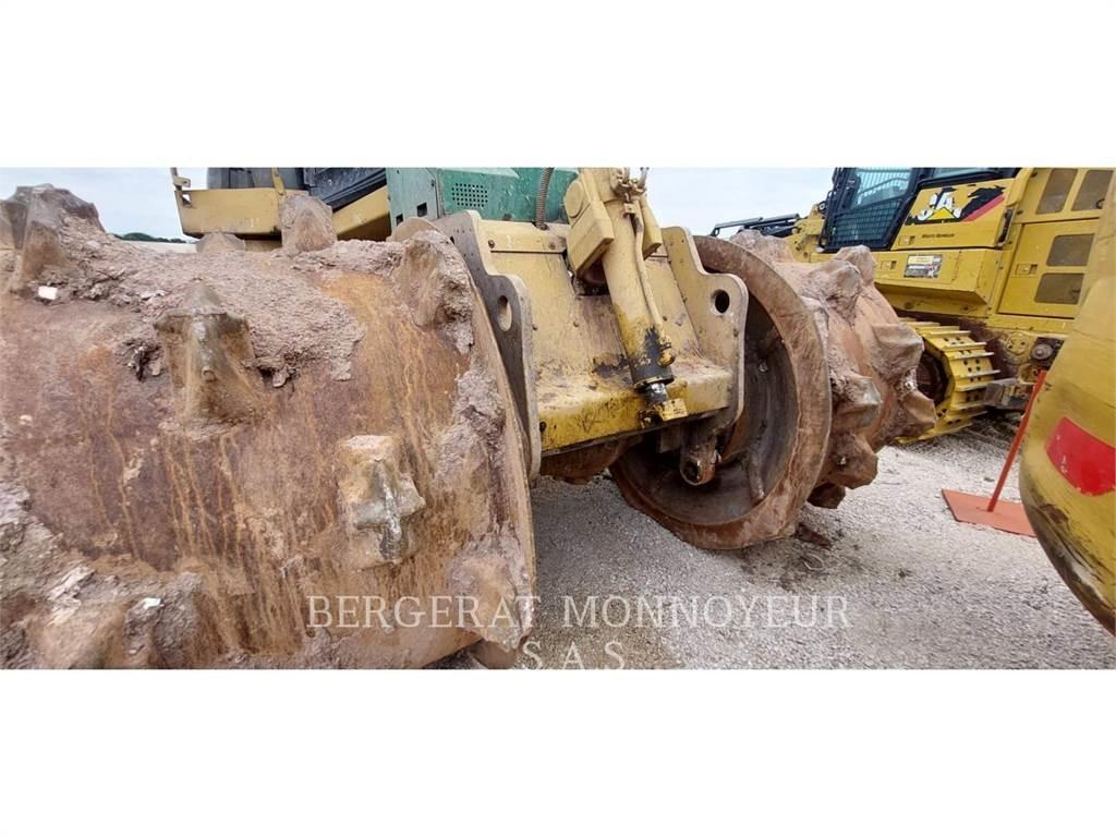 CAT 826G II بلدوزرات بعجلات