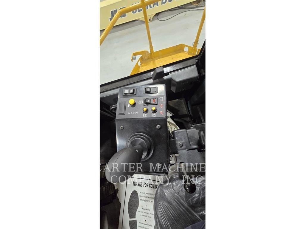 CAT 826H RBLD ضاغطات التربة