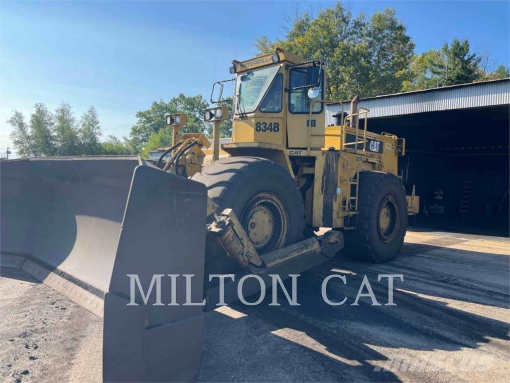 CAT 834B بلدوزرات بعجلات