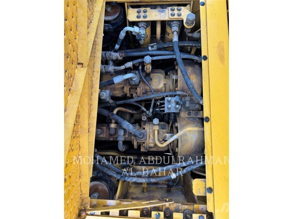 CAT 834F بلدوزرات بعجلات