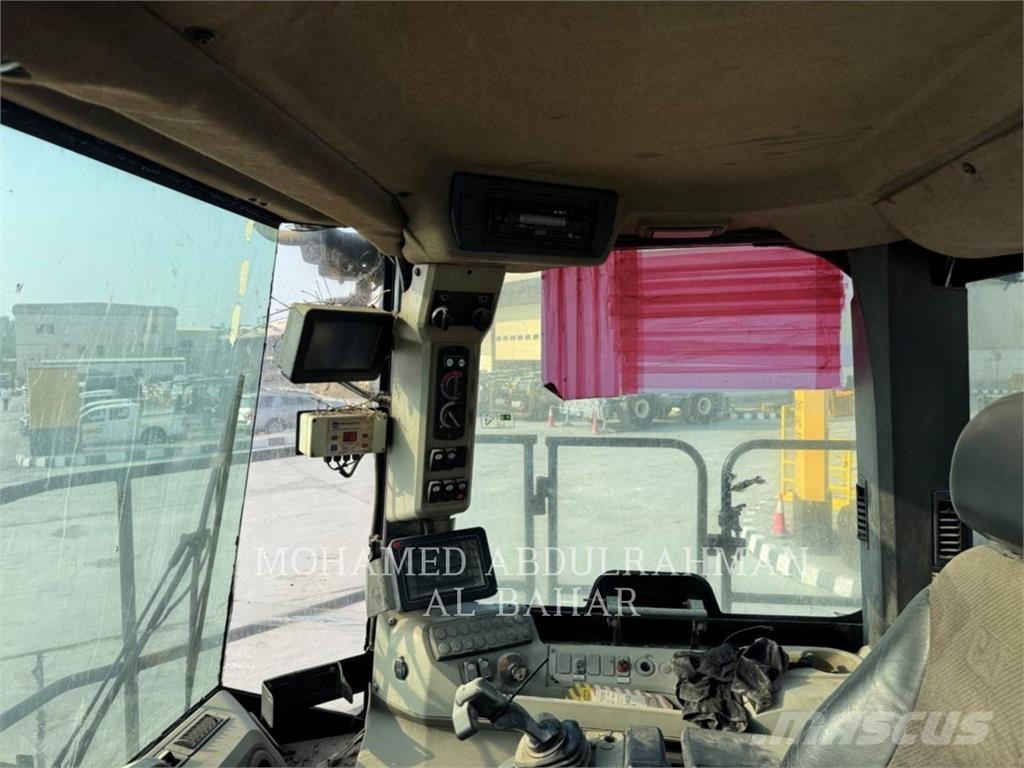 CAT 834K بلدوزرات بعجلات