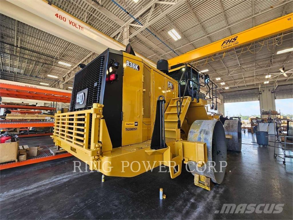 CAT 836K ضاغطات التربة