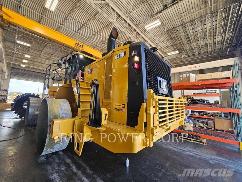CAT 836K ضاغطات التربة