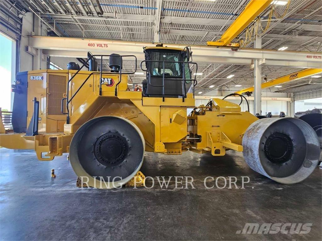 CAT 836K ضاغطات التربة