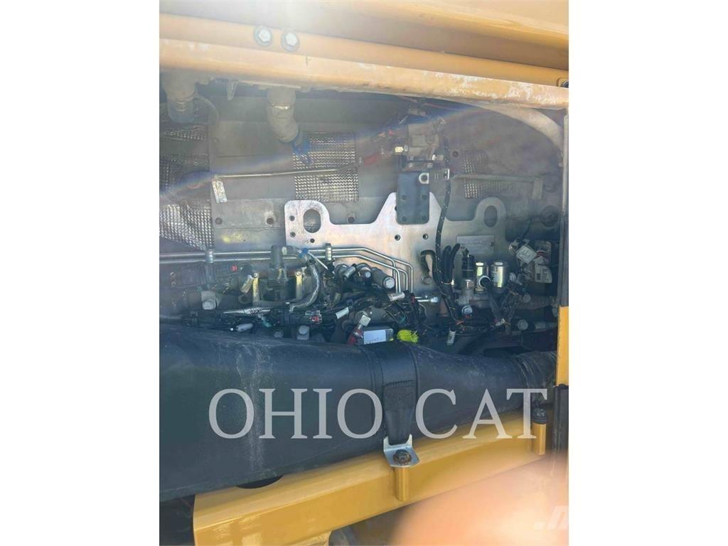 CAT 836K بلدوزرات بعجلات