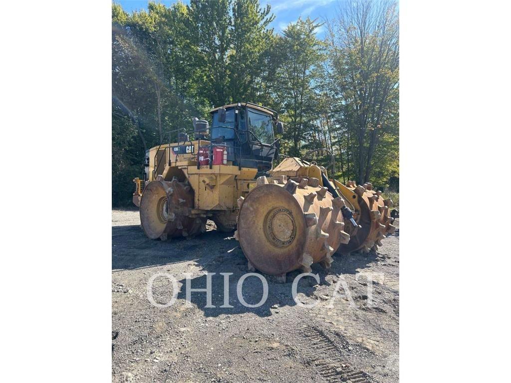 CAT 836K بلدوزرات بعجلات