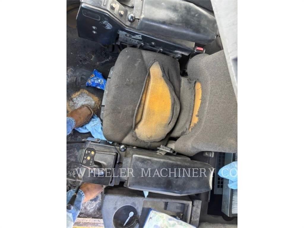 CAT 844 U بلدوزرات بعجلات