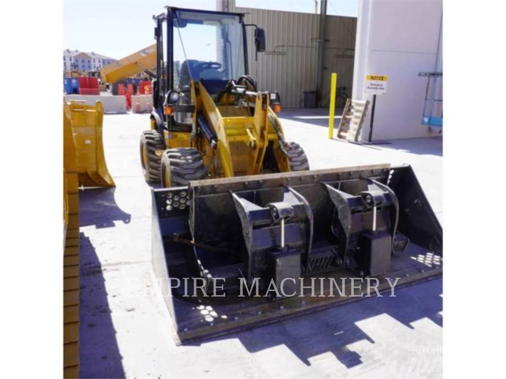 CAT 903 لوادر بعجل