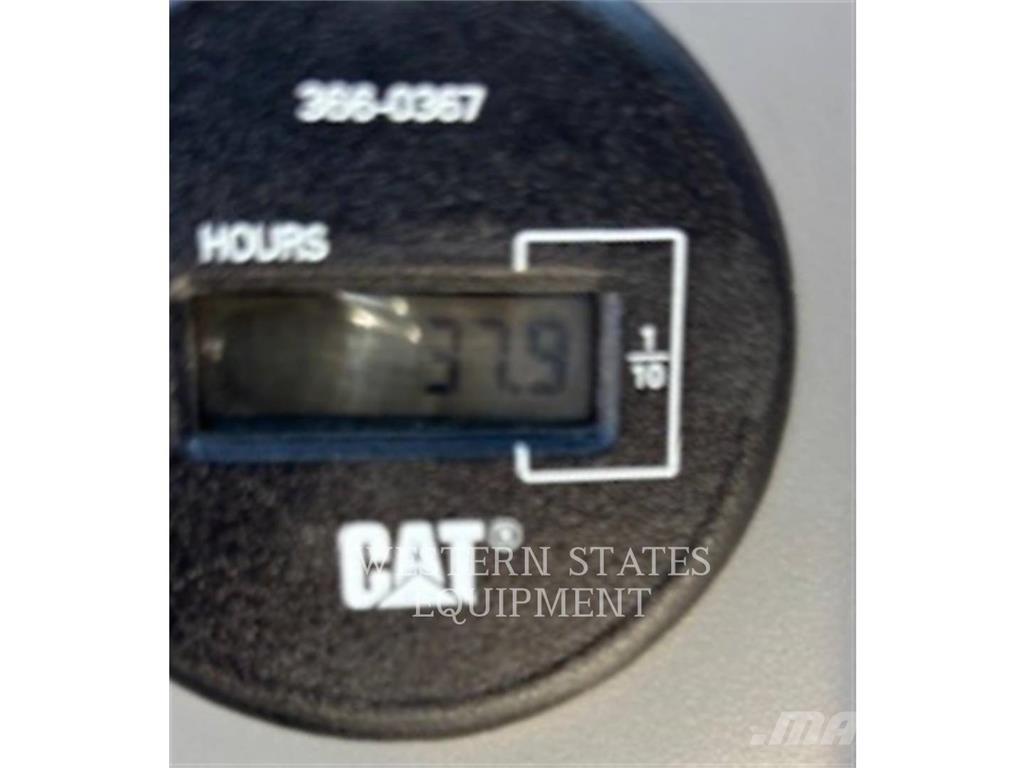 CAT 903 لوادر بعجل