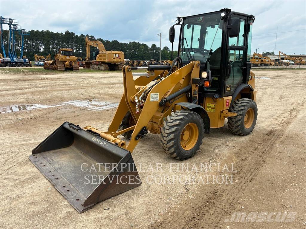 CAT 903D لوادر بعجل